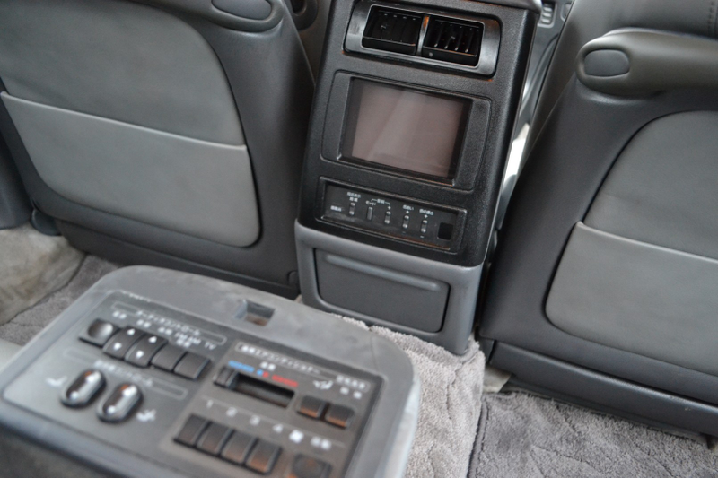 Illustration for article titled This Obscenely Luxurious 1990 Nissan President Sovereign Will Raise Your Status In Life